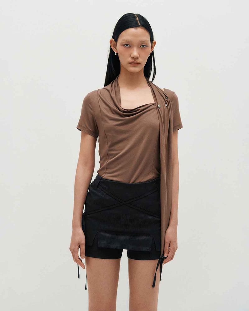 KIMZISU（キムジス）の「カウルネックスカーフTシャツ _ ブラウン（トップス）」
