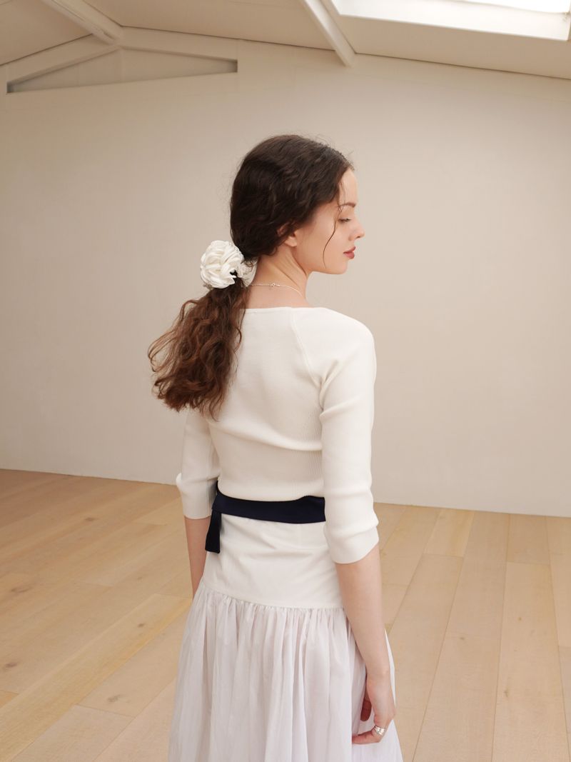 Cosymosy White Camellia Scrunchie