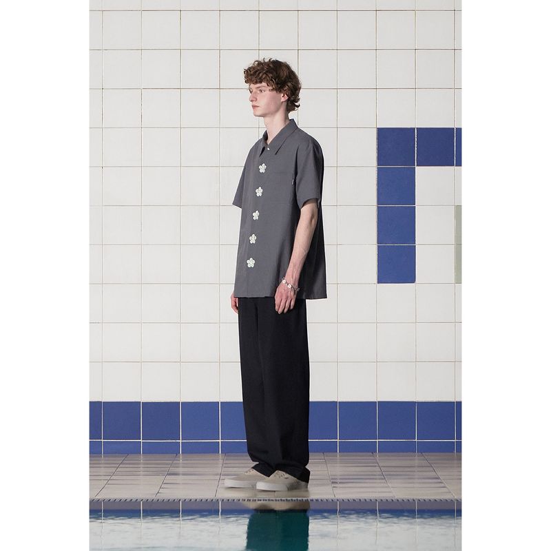 BUTTON FLOWER HALF SHIRT / CHARCOAL