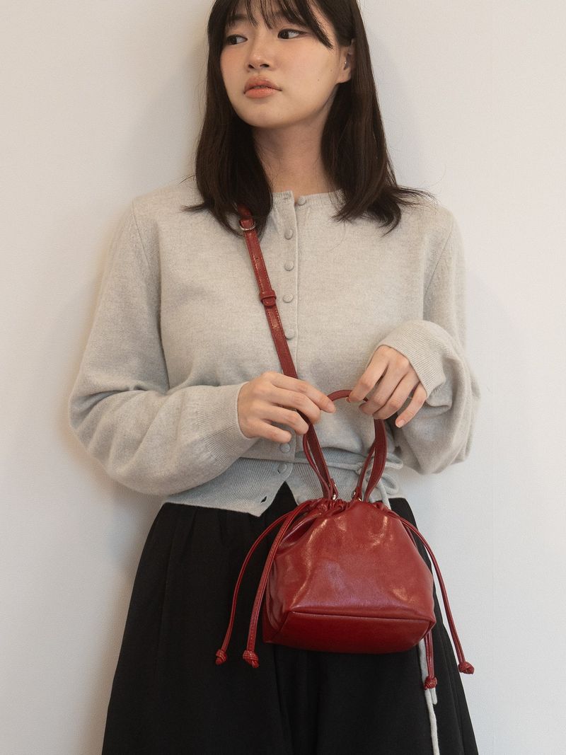 oimo（オイモ）の「レザーダンプリングバケットバッグ - レッド（バッグ）」