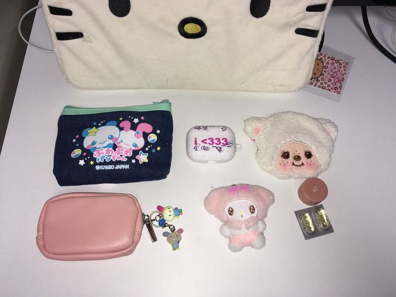 i <333 love (white) airpod case