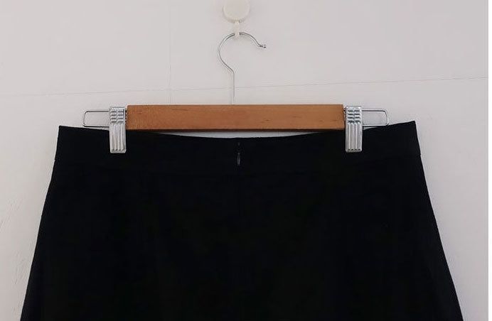 SUEDE FRINGE SKIRT IN BLACK