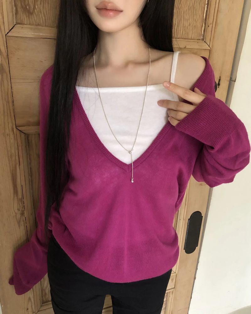 WONDER WONDER（ワンダーワンダー）の「Ria Deep V-Neck Long-Sleeve Knit（Tops）」