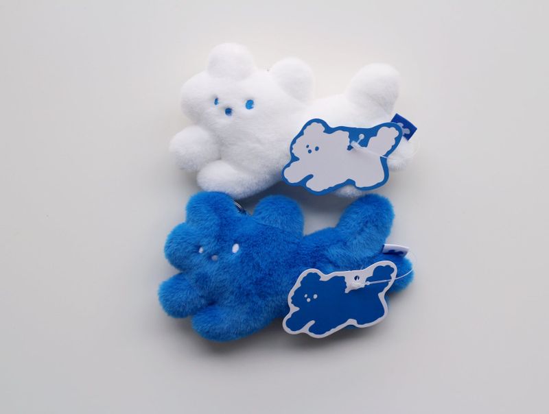 [Doll keychain resembling a fluffy cloud] White dog blue pale blue cocoa