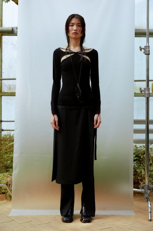 Hole Strap Knit Top (BLACK)