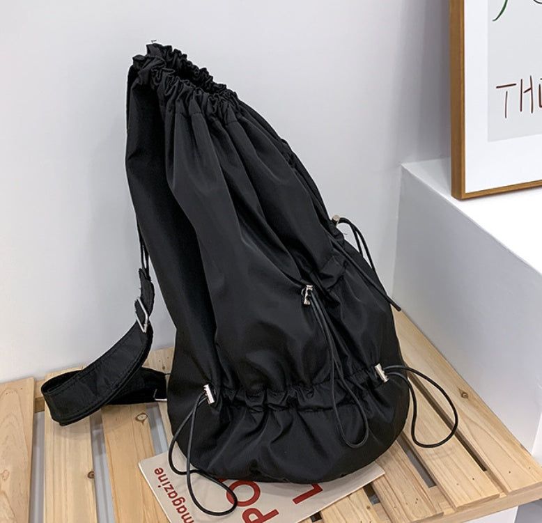 String bucket cross bag