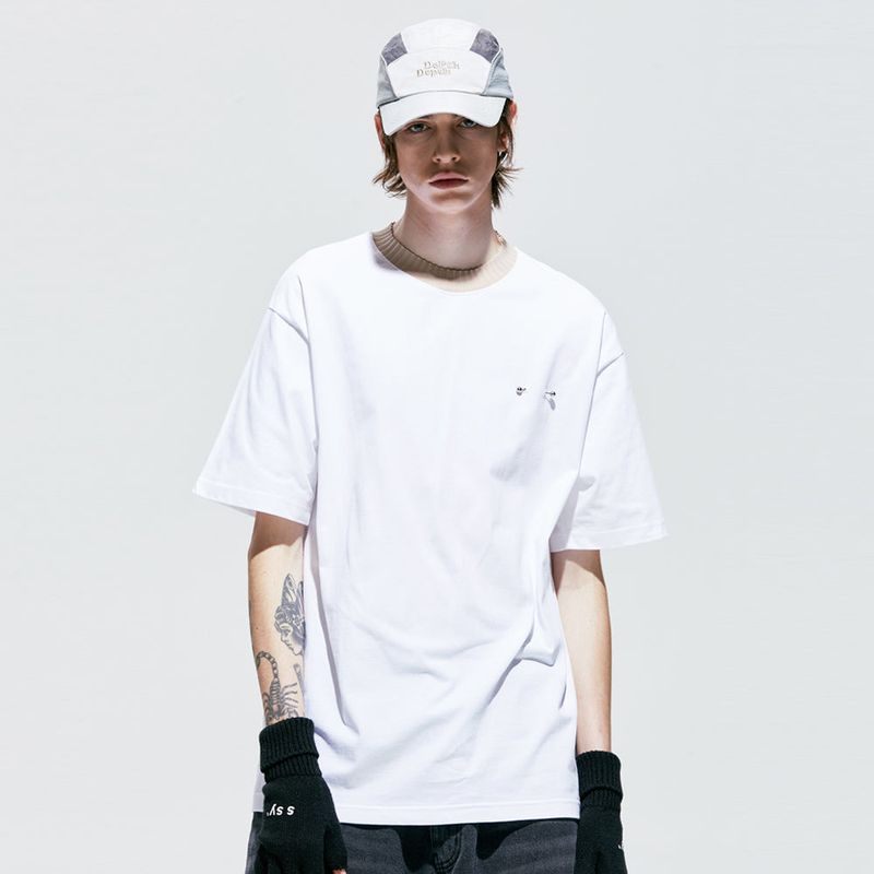 rib bold neck pierced t-shirt white