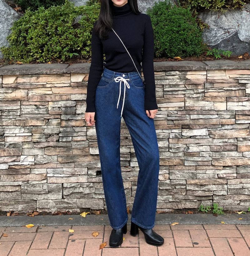 JEON SO MIN SEMI-WIDE FIT STRING POINT DARK DENIM PANTS [17708]