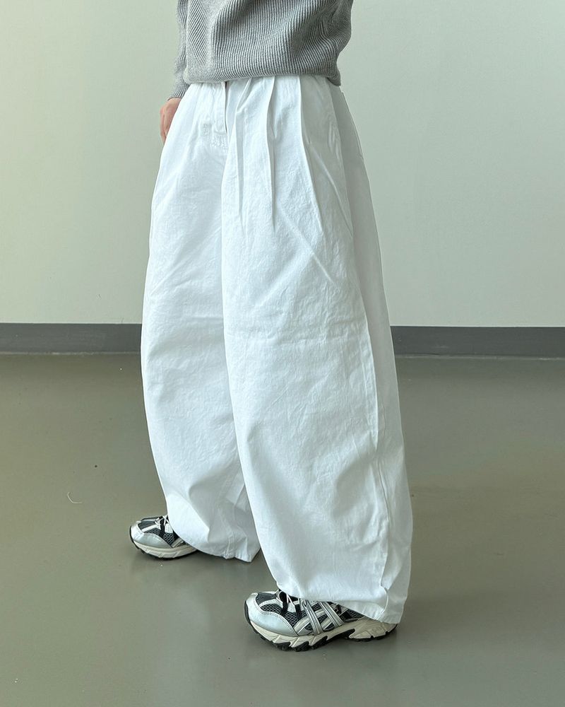 Raon Three Tuck Balloon Cotton Pants