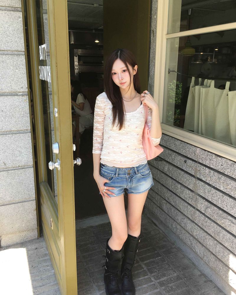 Flower lace T