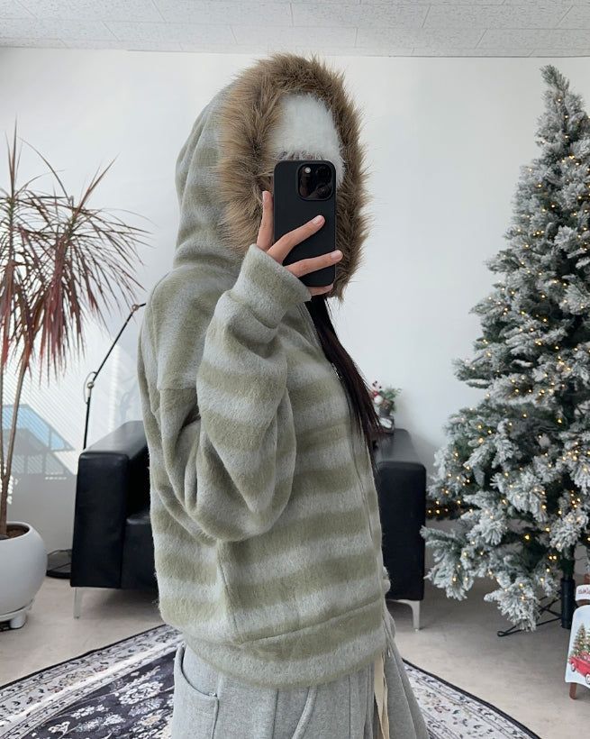 SATIIIZ（サティーズ）の「Ready Fur Crop Knit Hood Zip-Up（Tops）」