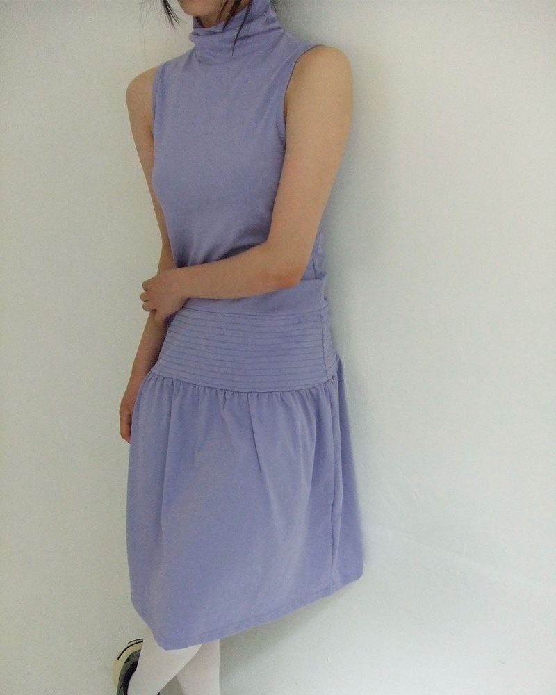 HIGH-NECK DRESS LAVENDER