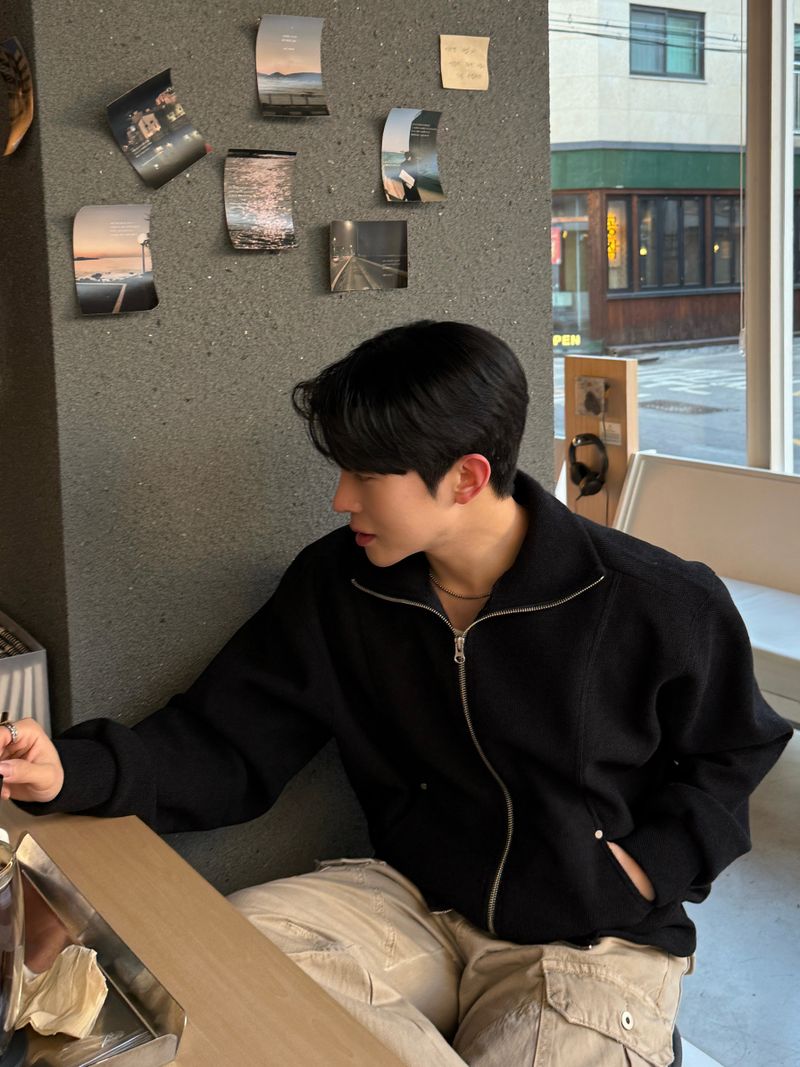 Remind knit zip up