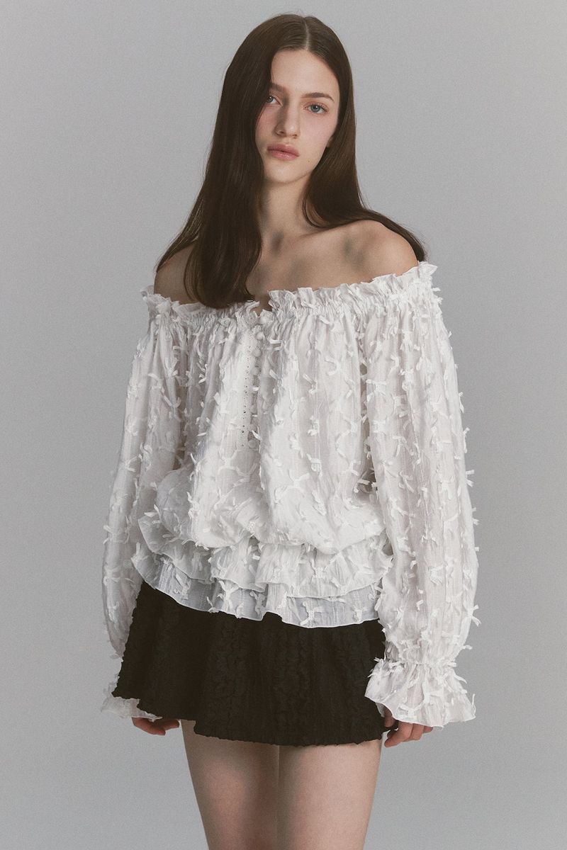 MOILLY(モイリー)の「Feather Off Shoulder Blouse White(Tops)」