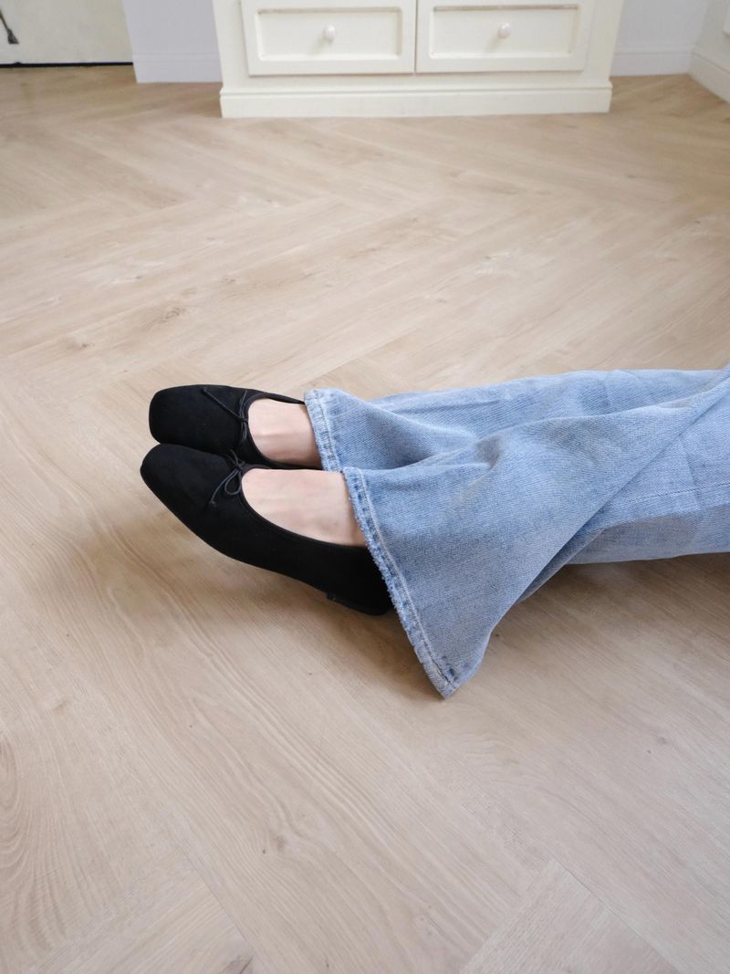 suede ribbon flat shoes