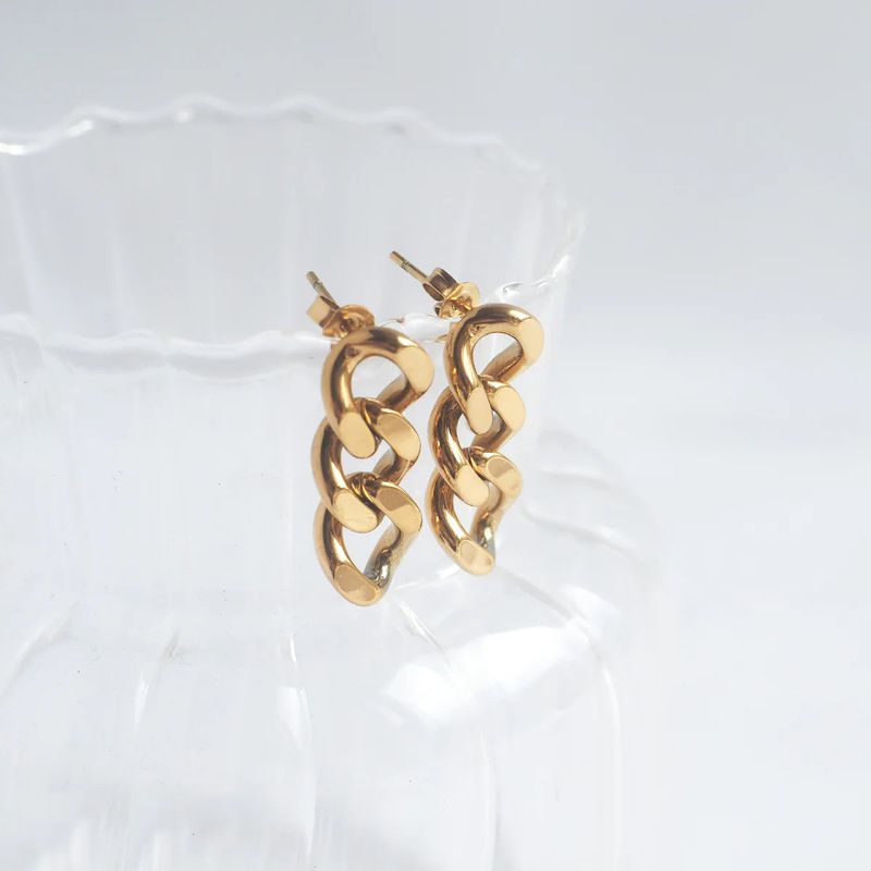 éclater（エクラテ）の「Seely Chain Drop Earrings（Accessories）」