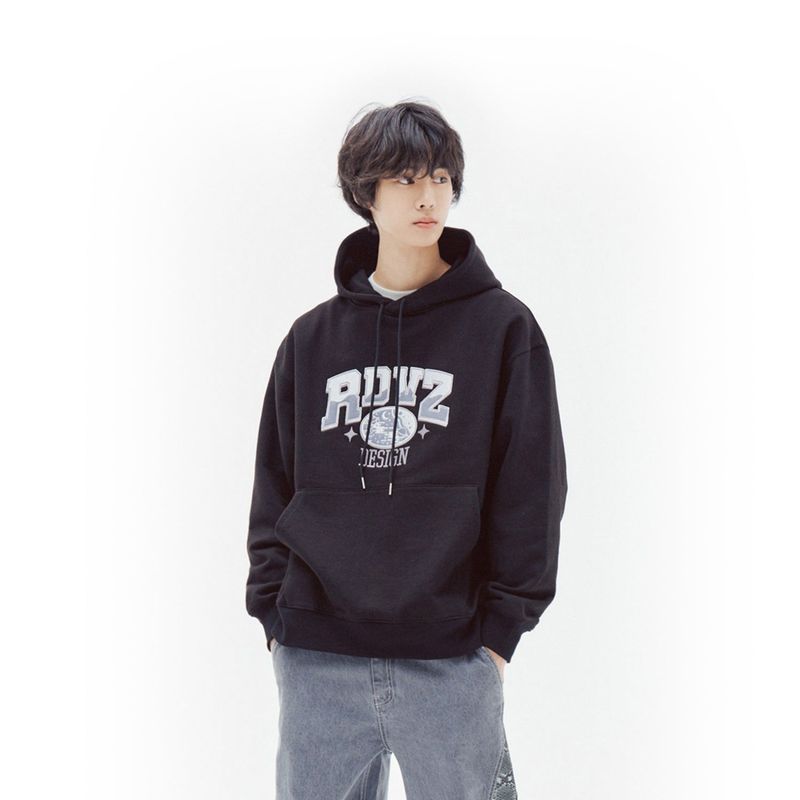 RDVZ（ランデブー）の「R.D刺繍ロゴフーディー（トップス）」