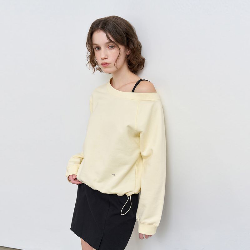 GENERAL IDEA（ジェネラルアイディア）の「 WOMAN One-Shoulder Sweatshirt [BUTTER]（Tops）」