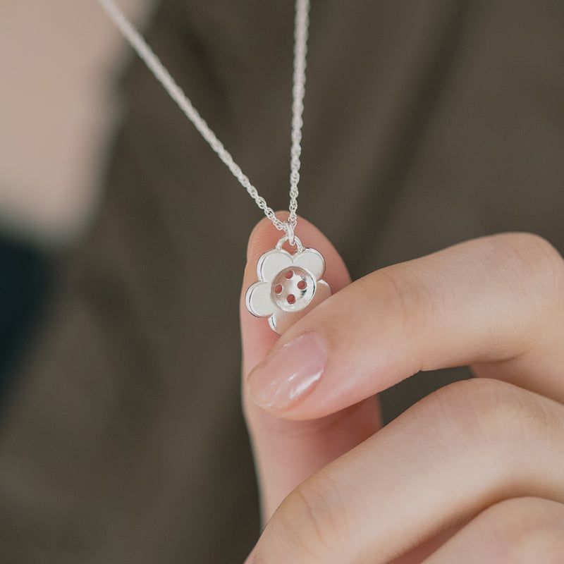 maro（マロ）の「ブルームボタンネックレス（アクセサリー）」