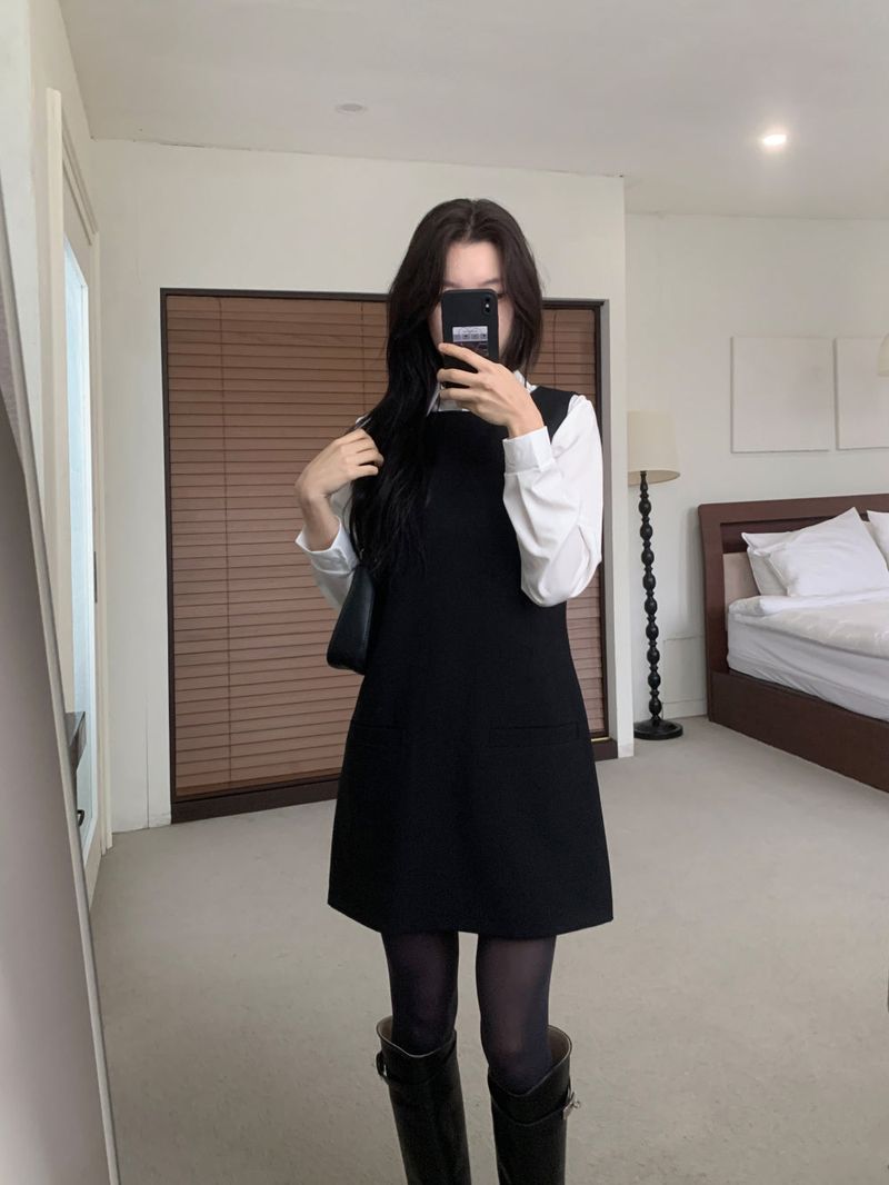 Classic Mae Simple Line Two-Pocket Mini Dress