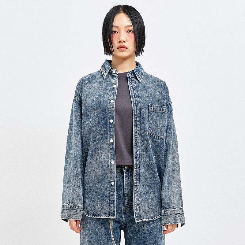C Wear by the Genius(シーウェア バイザジーニアス)の「OVERSIZED JINRO DENIM SHIRT(Tops)」
