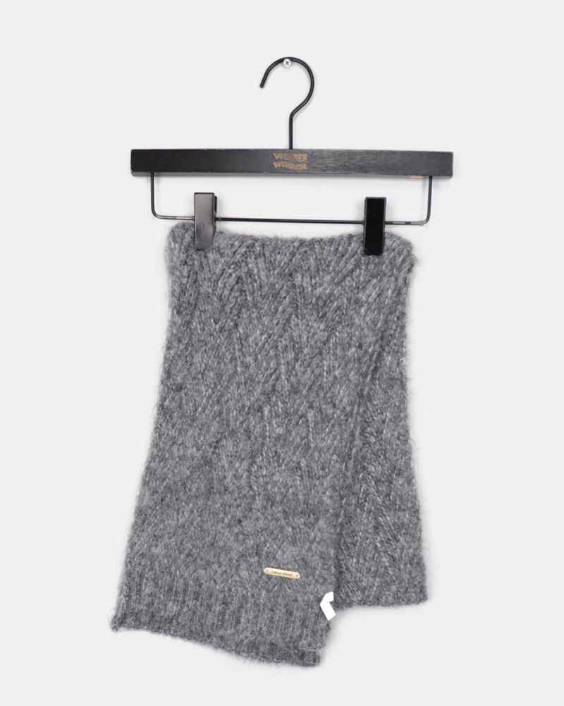 Pimo Cable-Knit Muffler