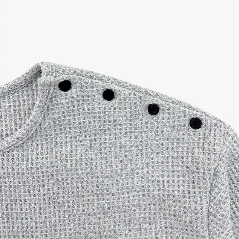 Shoulder button henley neck crop tee