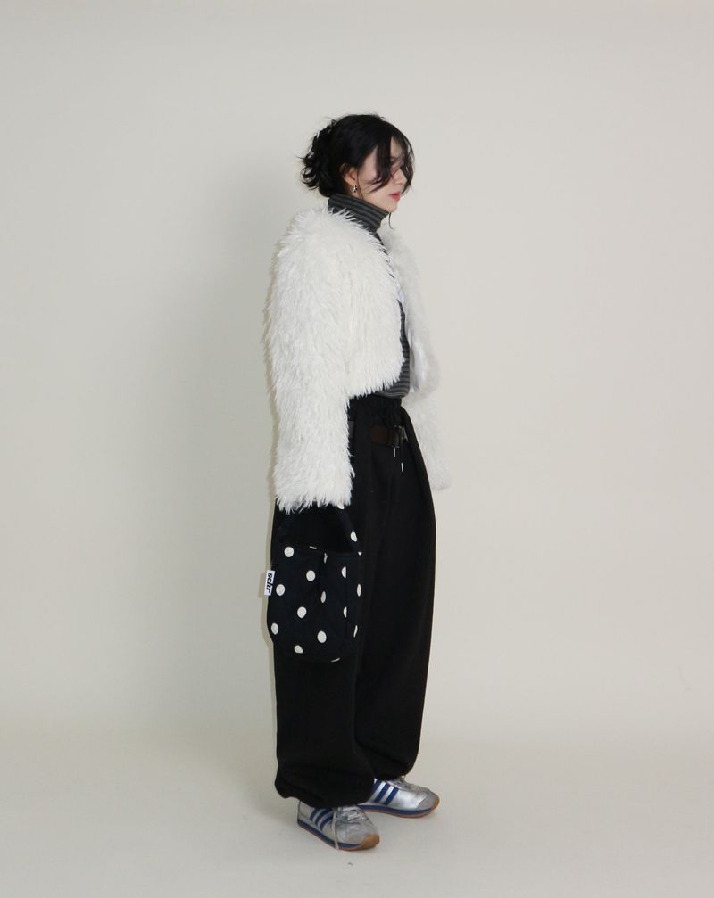 UZYOUNG（ユズヨン）の「Angel Hairri Fur ボレロ ショートジャケット (Semi Cropped Jacket)（ジャケット/アウター）」