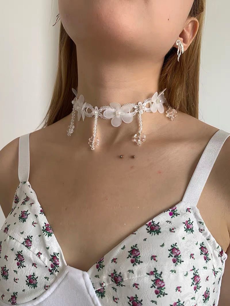 White flower fabric beads necklace