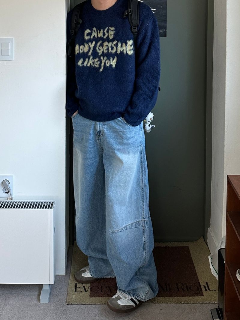 Curse Lettering Round Brush Knit
