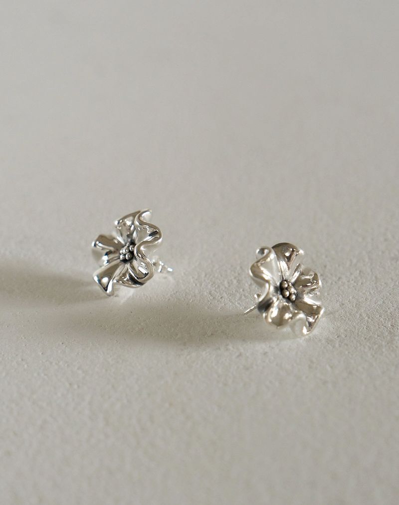 boom flower earring - silver