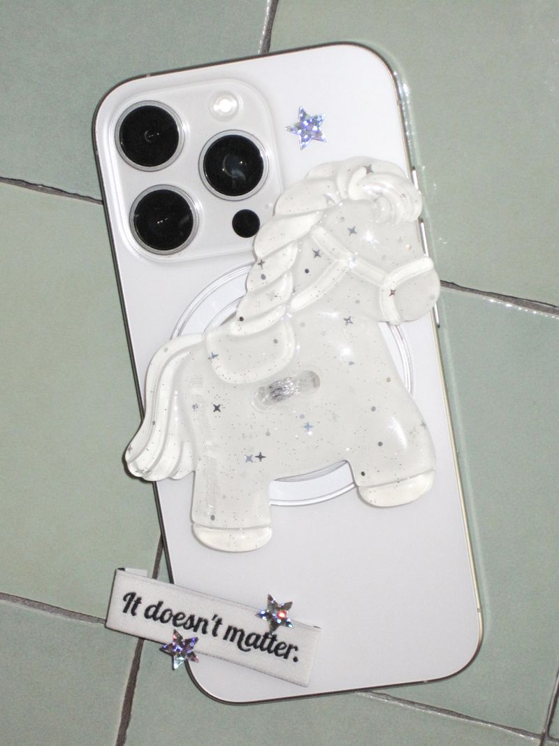 it doesn't matter.（イットダズントマッター）の「Glit cloudy pony button tok, Mag safe（Smartphone Accessories）」