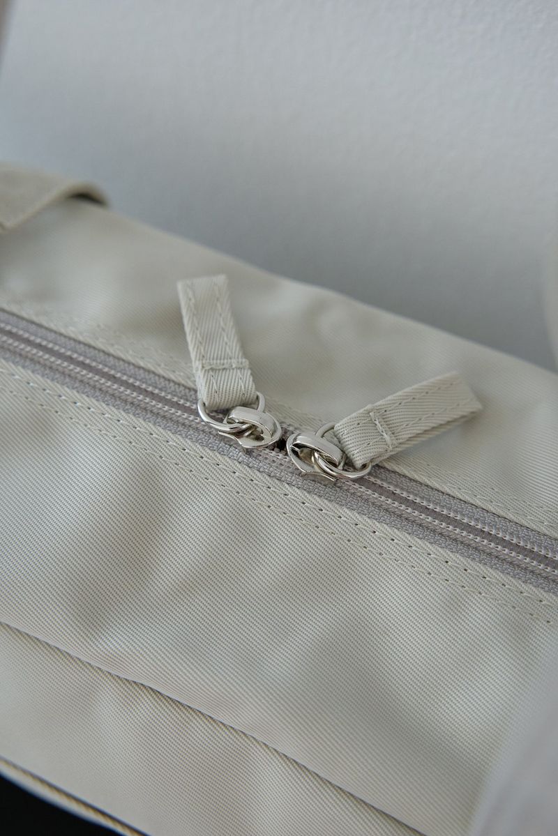 compact duffle bag (light beige)
