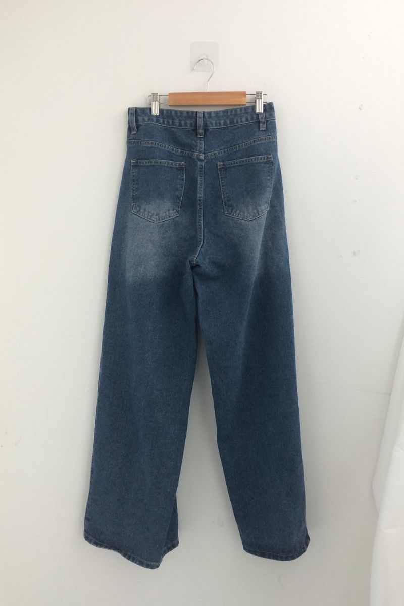 Curved incision balloon pants