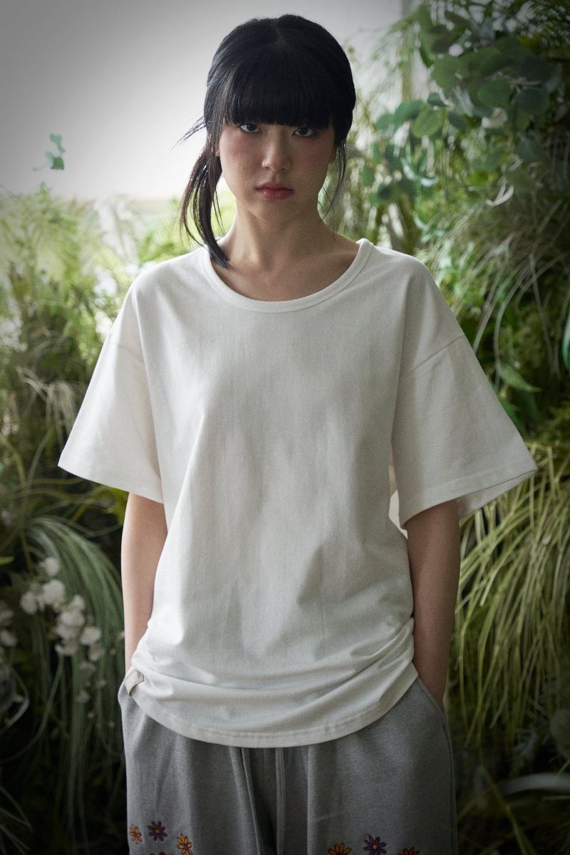 ESSENTIAL PLEAT U-NECK 1/2 TEE (Off-White)