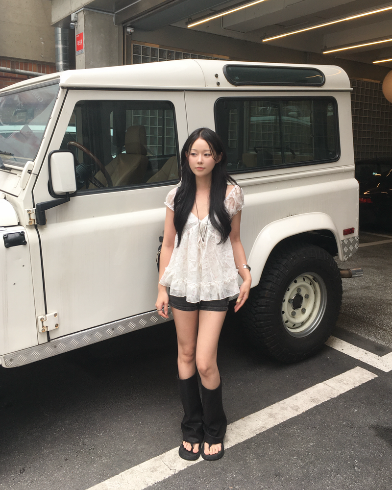 Lowrise dark denim short pants