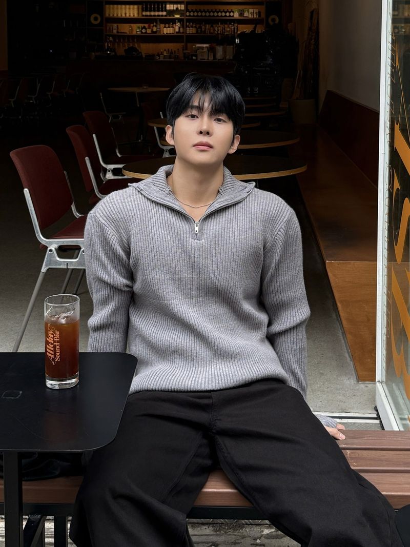Tail hooded warmer knitwear