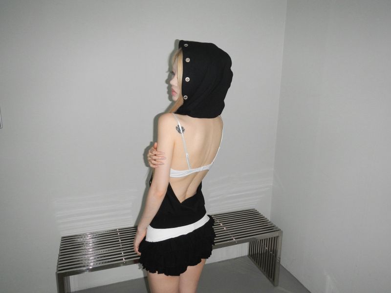 THEAIRTOWN(ザエアータウン)の「puching backless hoodie(3 color) (Tops)」