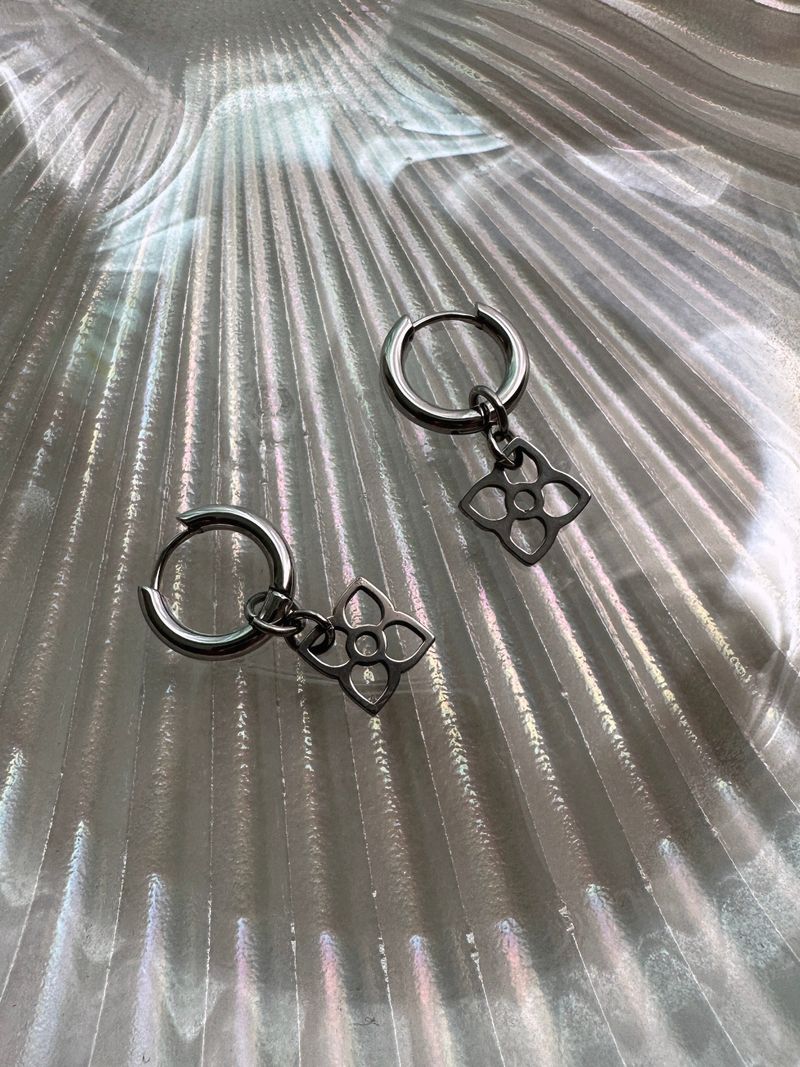 flower pattern earring