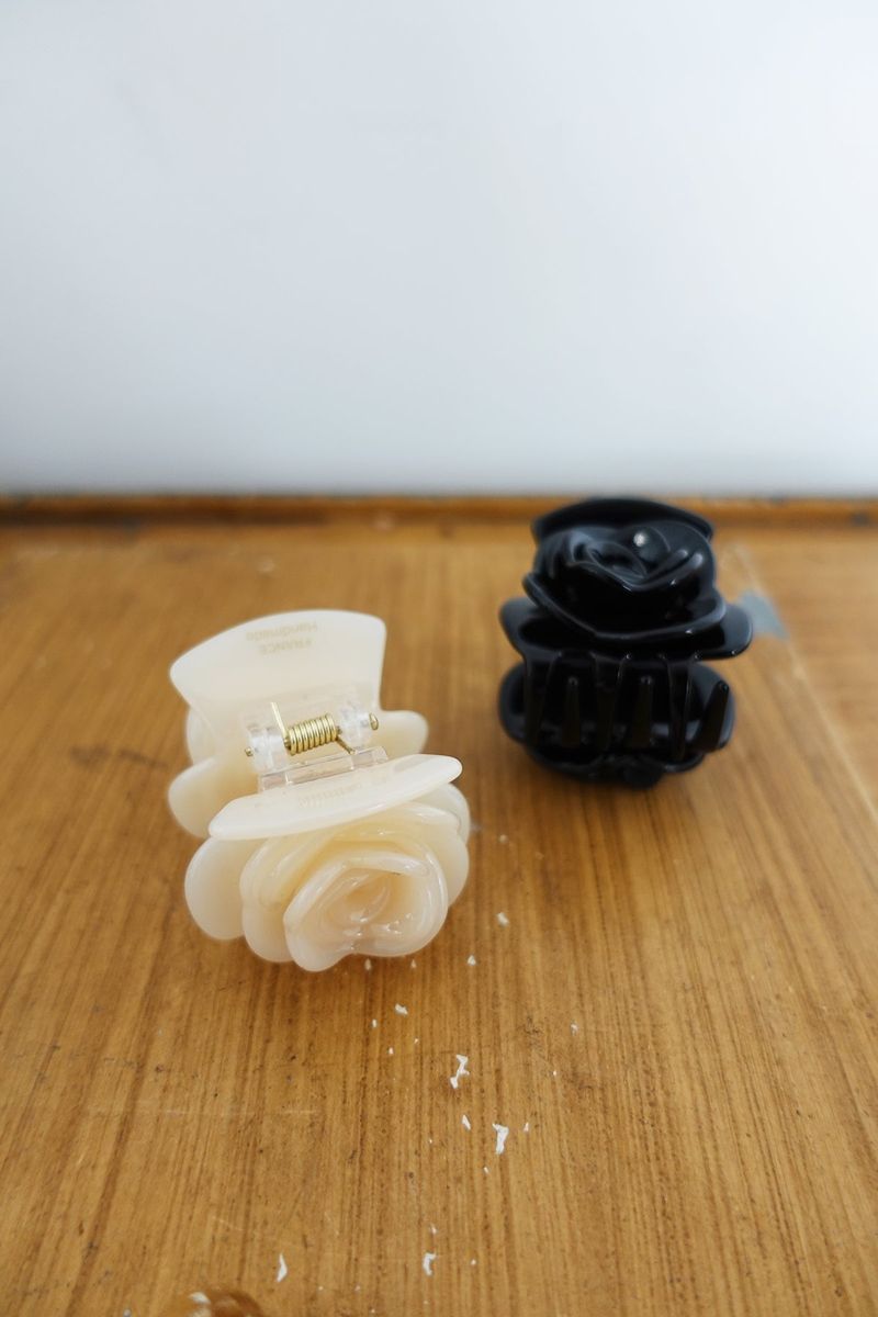 m.o.k（モク）の「shy rose hair pin (2C)（Hair Accessories）」