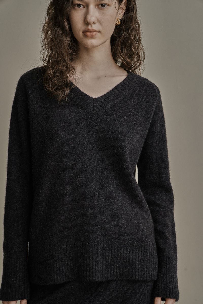 WOOL V-KNIT_CHARCOAL