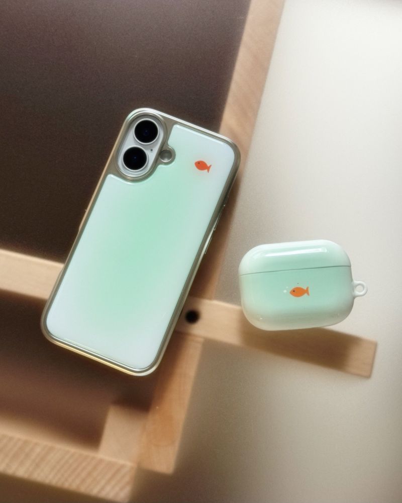 MINT GOLDFISH Silver Epoxy Case
