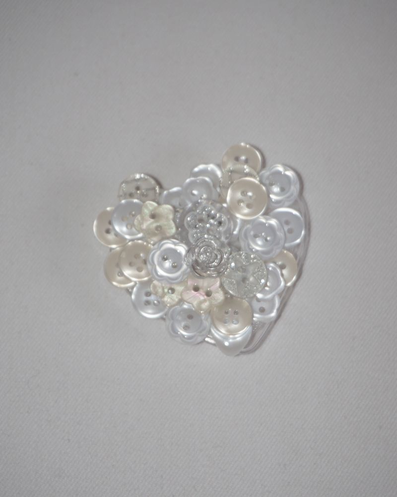 VINTAGE BUTTON HEART TOK