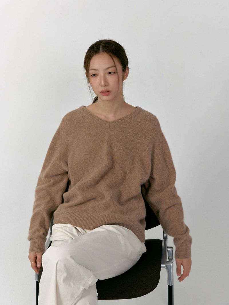Raccoon Blend V-neck Knit (Camel)