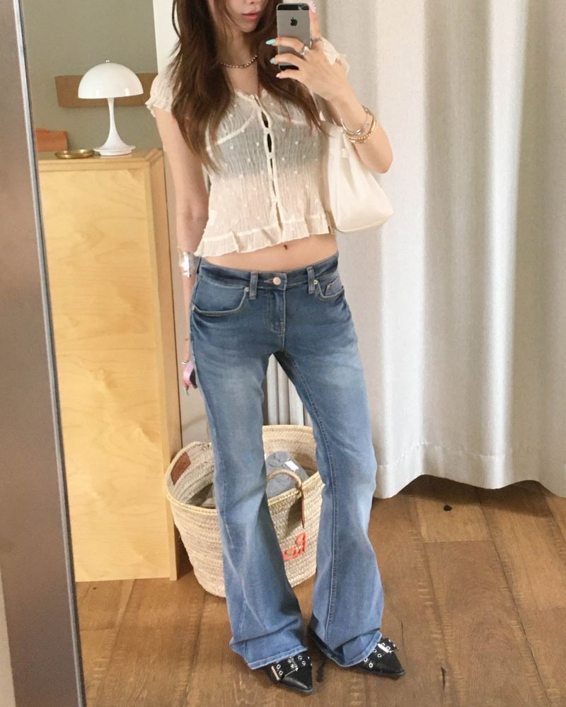 Soft lowrise boots cut pants
