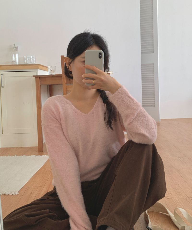 meltingyun（メルティングユン）の「ソフトアンゴラVネックニット（トップス）」