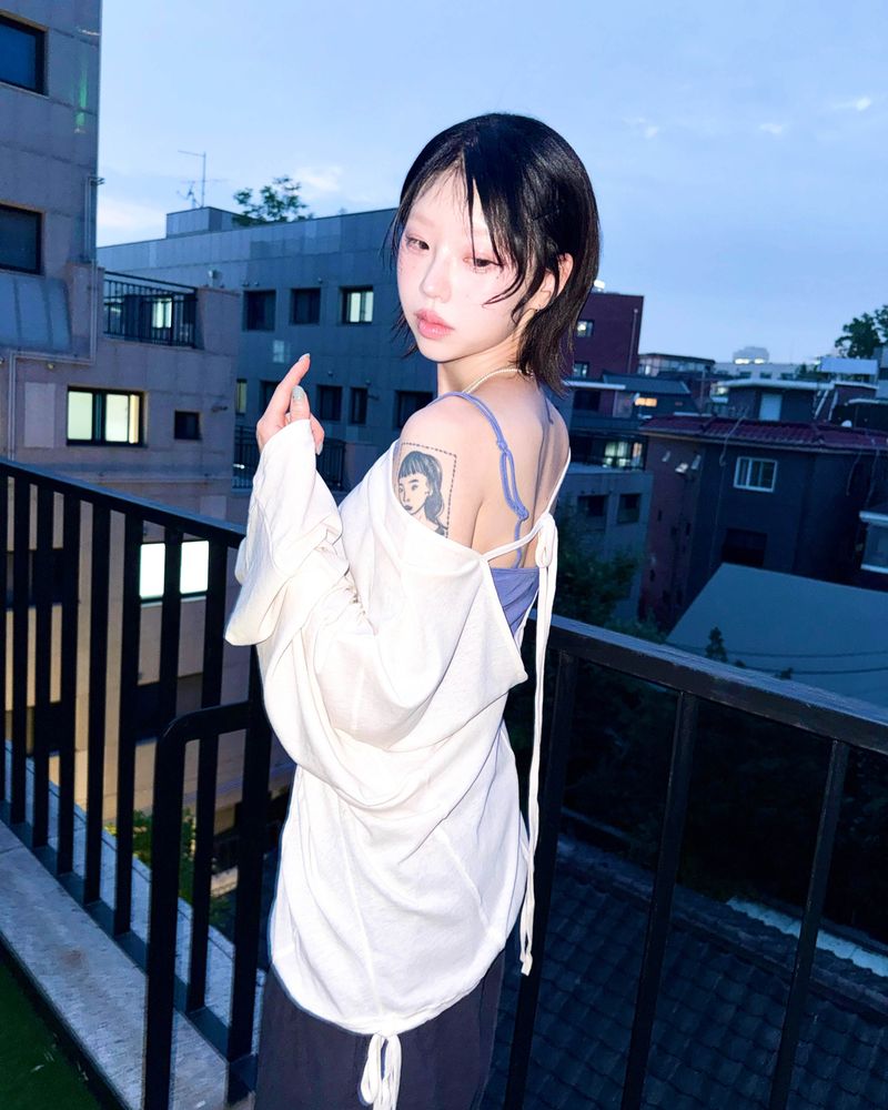 douchidouchi（ドウチドウチ）の「(3color) Ribbon Deep Slit Loose Fit Summer Long Sleeve Tee（Tops）」