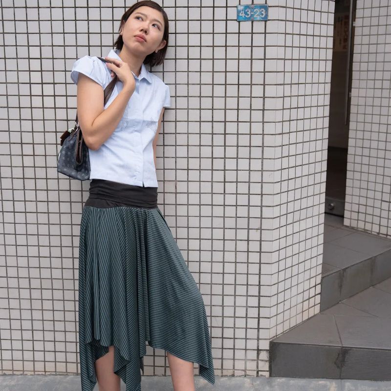 Dancing Pattern Dark Stripe Skirt