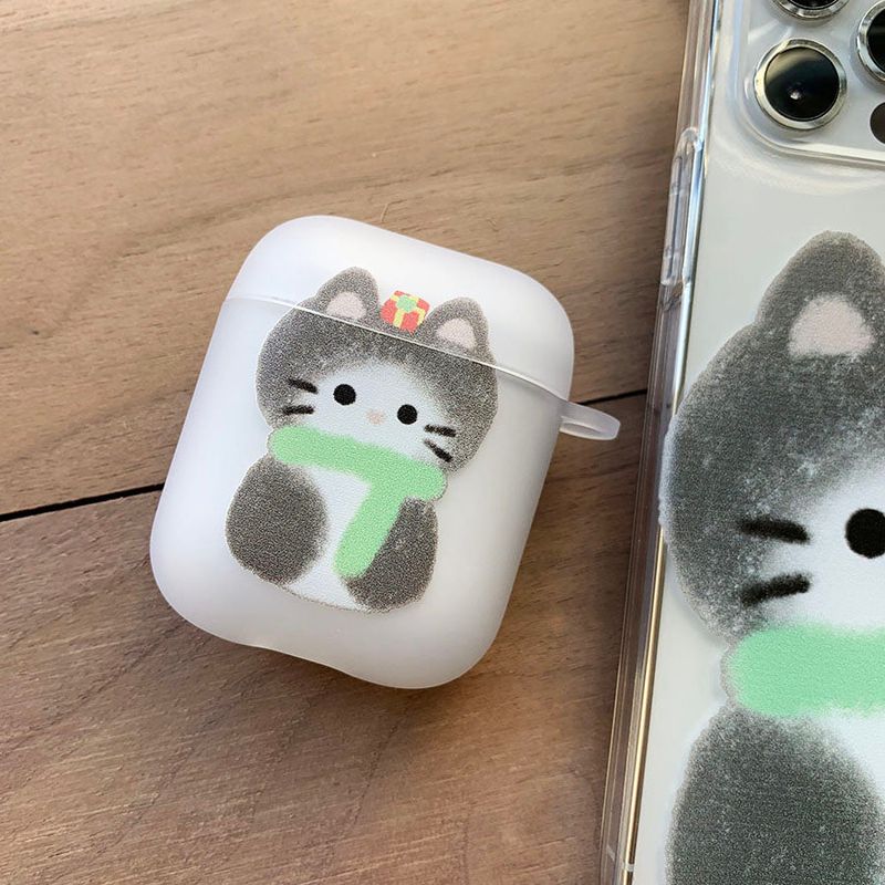 withsome（ウィズサム）の「レオ　スケッチサムキャットクリスマスAirPodsケース　マット（スマホグッズ/小物）」