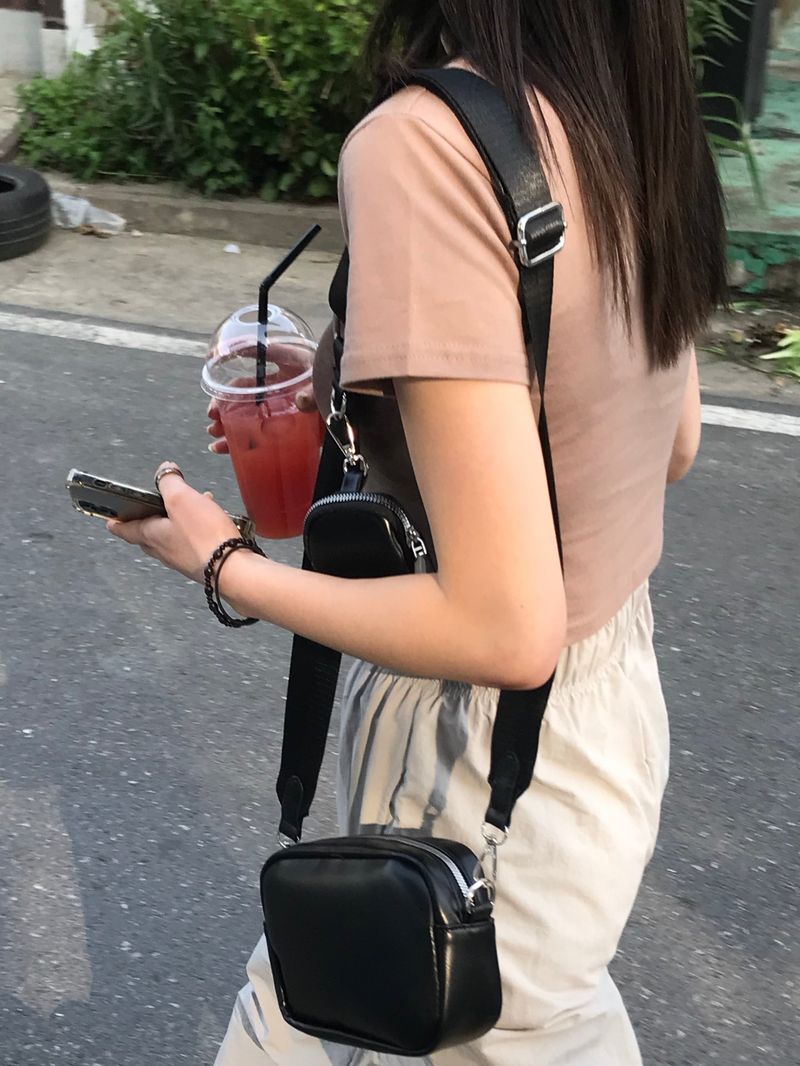 Public shoulder bag